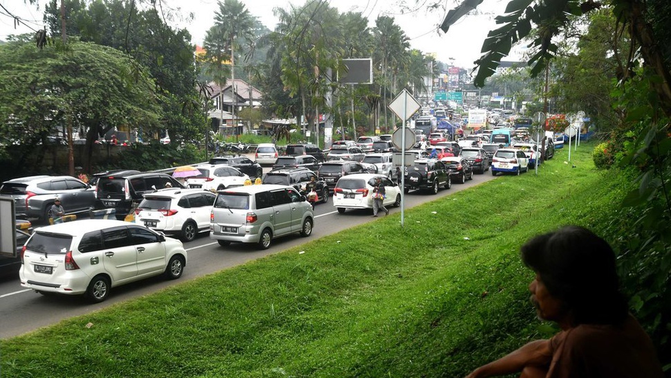 Pekan Nataru, Polisi Terapkan Sistem Lawan Arus ke Puncak Bogor