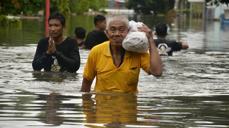 2022/12/25/antarafoto-banjir-di-makassar-251222-abhe-7_ratio-16x9.jpg