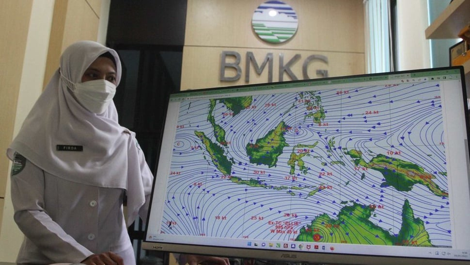 BMKG Imbau Warga Bali-NTT Waspada Dampak Bibit Siklon Tropis 98S