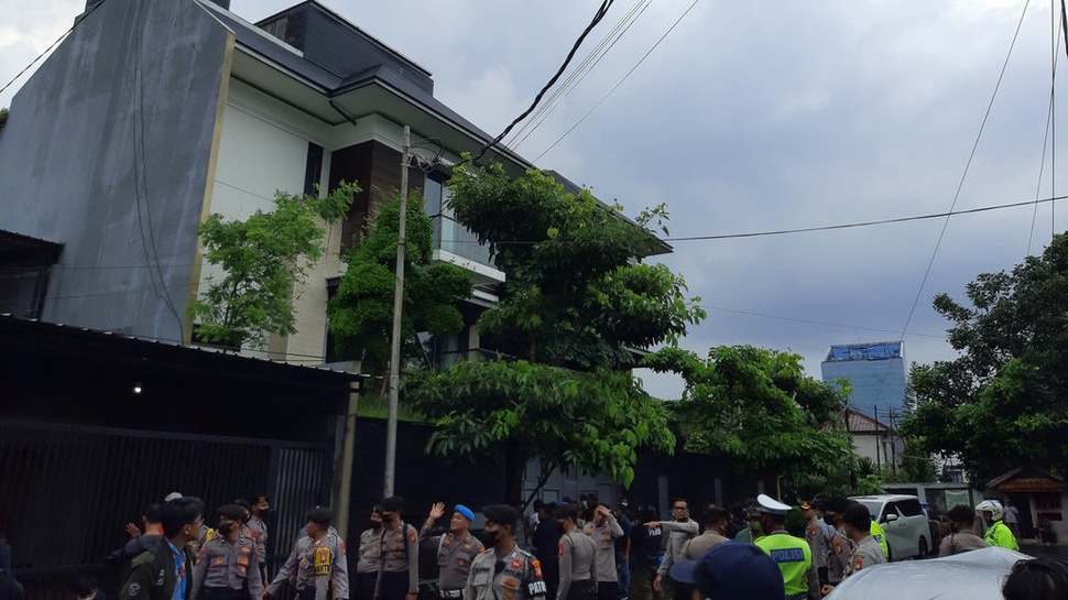 Polisi Jaga Kunjungan Hakim, JPU & Kuasa Hukum ke Rumah Sambo