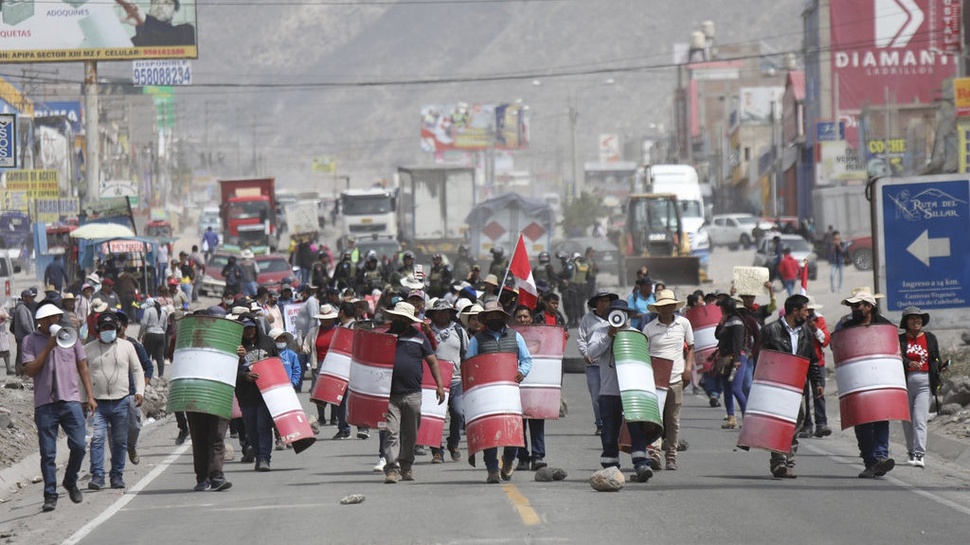 Update Kerusuhan Peru: Polisi Tembak Gas Air Mata ke Massa Aksi