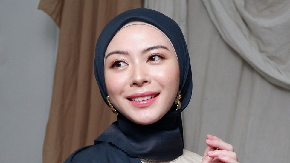 10 Gaya Hijab yang Cocok untuk Wajah Bulat agar Terlihat Tirus
