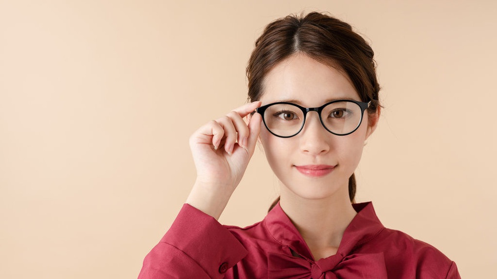 Rekomendasi Bentuk Kacamata yang Cocok pada Bentuk Wajah Wanita