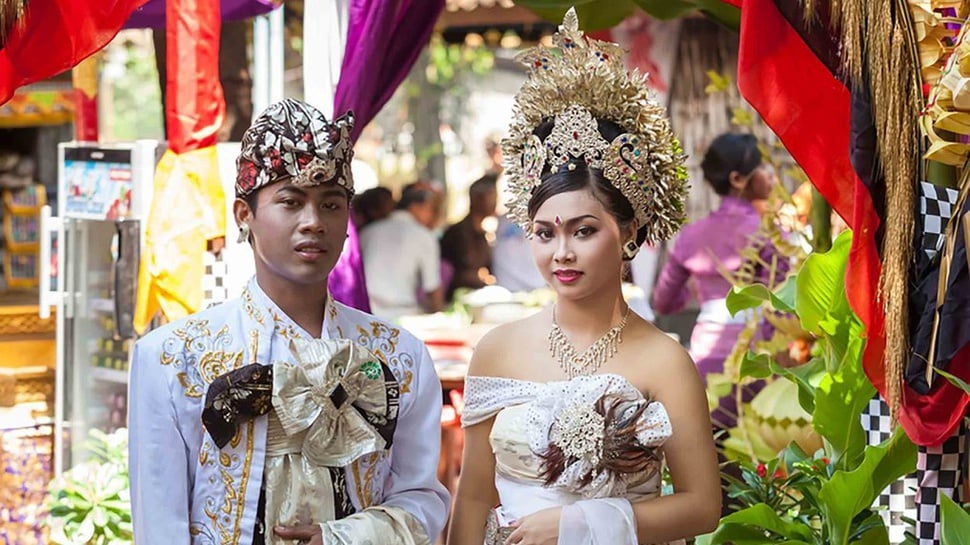 Mengenal Pakaian Adat Bali Wanita dan Pria serta Maknanya