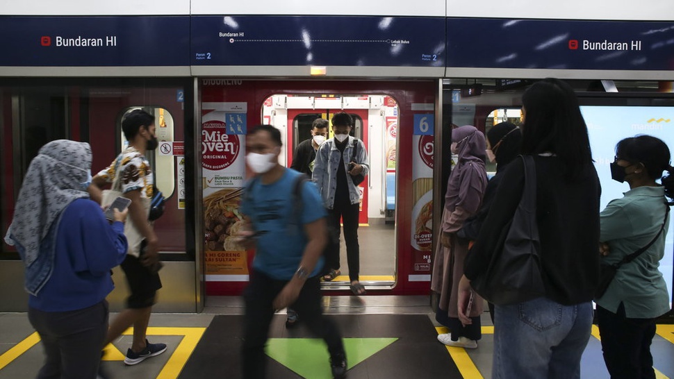 Penumpang MRT Jakarta Kini Diizinkan Lepas Masker
