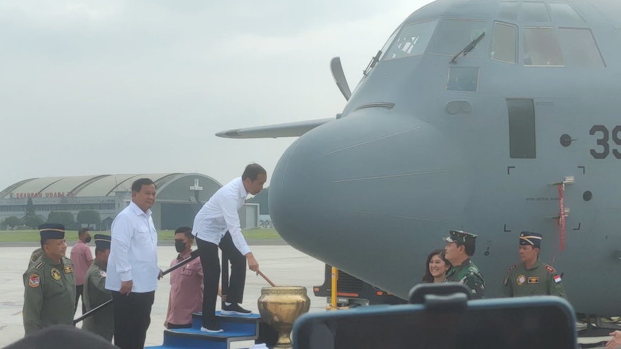 Jokowi Hanya Izinkan Impor Alat Militer Canggih, Bukan Sepatu