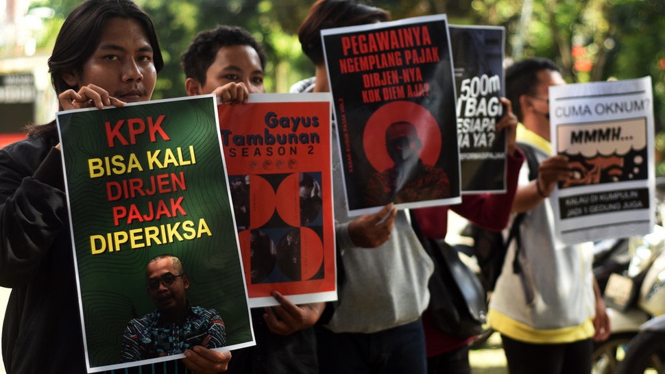 Pejabat Pajak Wahono Saputro Tiba di KPK Klarifikasi Kekayaan