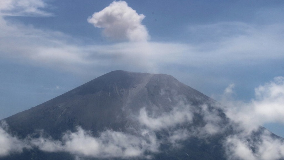Gunung Semeru Erupsi, Lontarkan Abu Vulkanik Setinggi 600 Meter