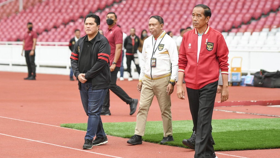 Jokowi Mengaku Pusing Dua Pekan Ini karena Urus Sepak Bola