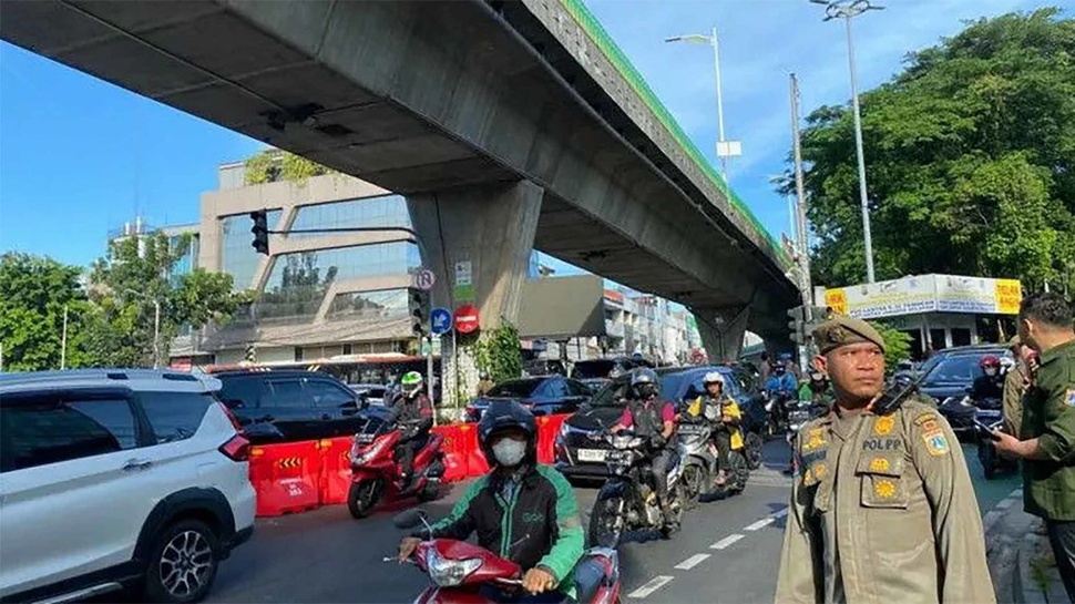 Usai Ramai Dikritik, Dishub DKI Buka Pagar Beton Simpang Santa