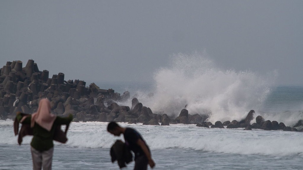 BMKG: Waspada Gelombang 4-6 Meter di Laut Selatan Jabar-DIY