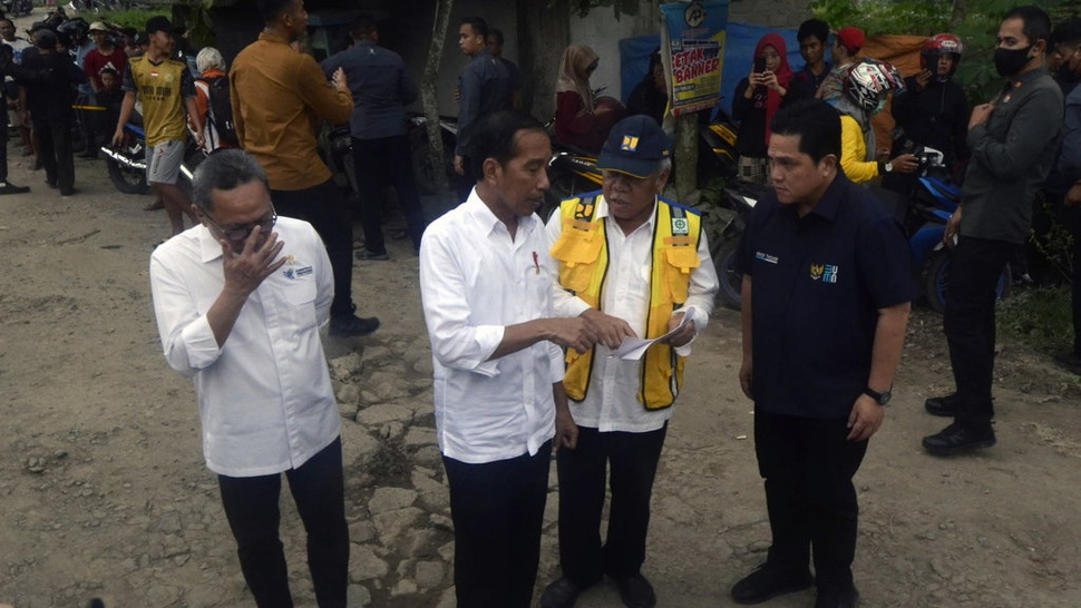 Jokowi Ambil Alih Perbaikan Jalan Rusak di Jambi