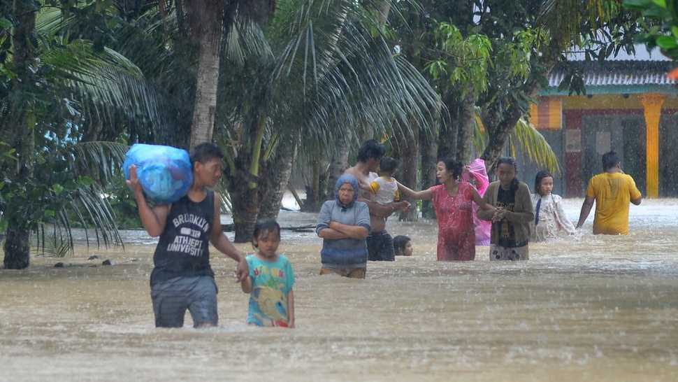 Kota Padang Banjir usai Hujan Deras, Warga Terpaksa Mengungsi