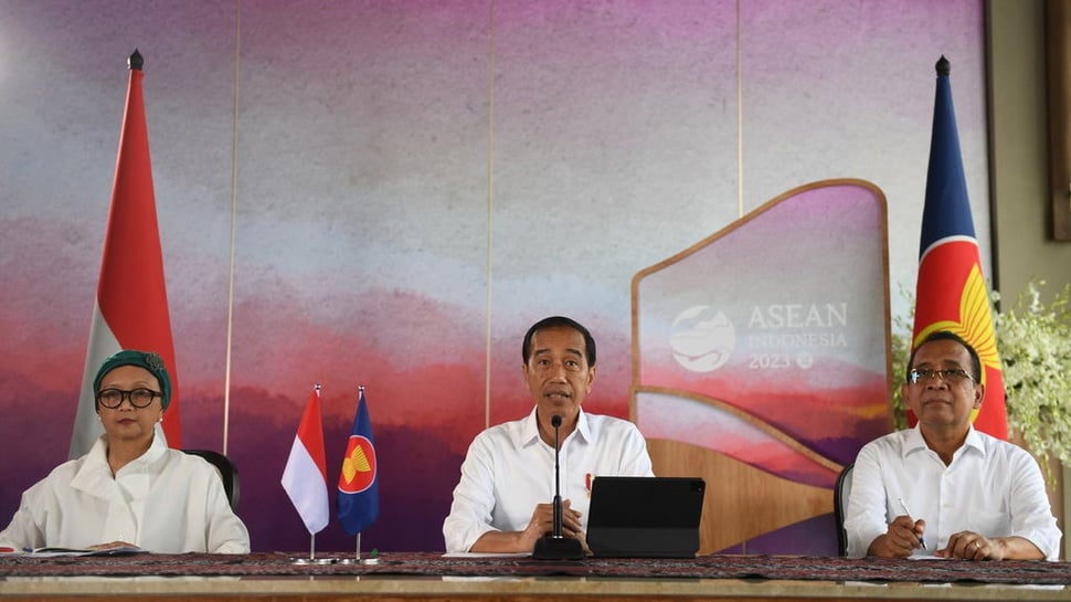 Warga Dipanggil Polisi & Media Dibungkam Jelang ASEAN Summit