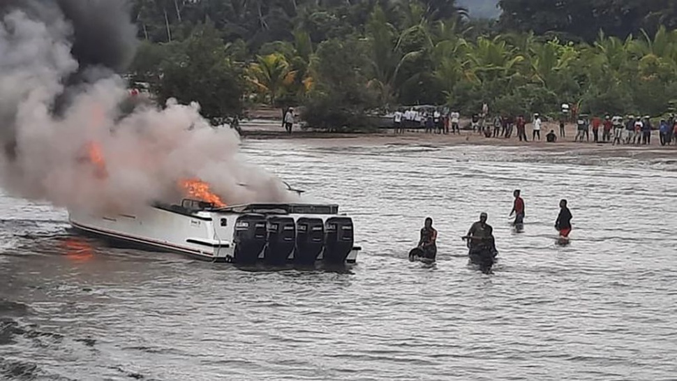 Perahu Motor Bupati Teluk Wondama Terbakar, Satu Orang Tewas