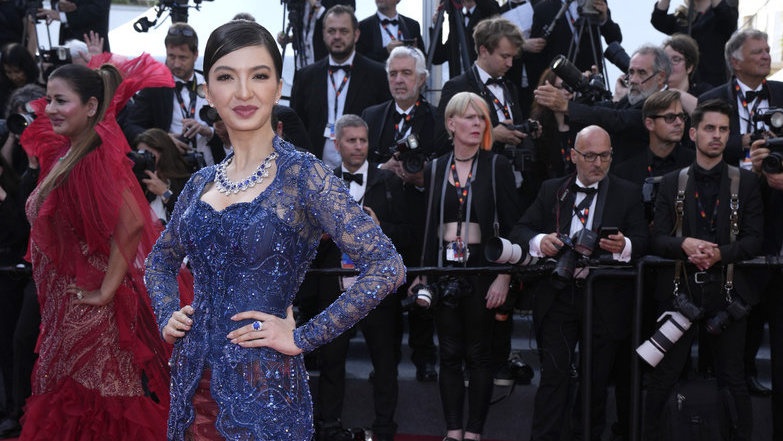 Kenapa Raline Shah Ada di Cannes 2023 & Filosofi Baju Kebayanya