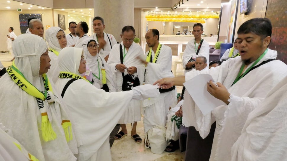 Sambangi Jemaah Haji, Menko PMK: Lansia Jangan Paksakan Diri