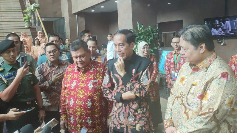 Jokowi: Status Endemi COVID-19 Diumumkan Satu-Dua Pekan Lagi