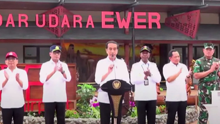 Resmikan Bandara Awer Papua, Jokowi: Wisata Asmat akan Meningkat