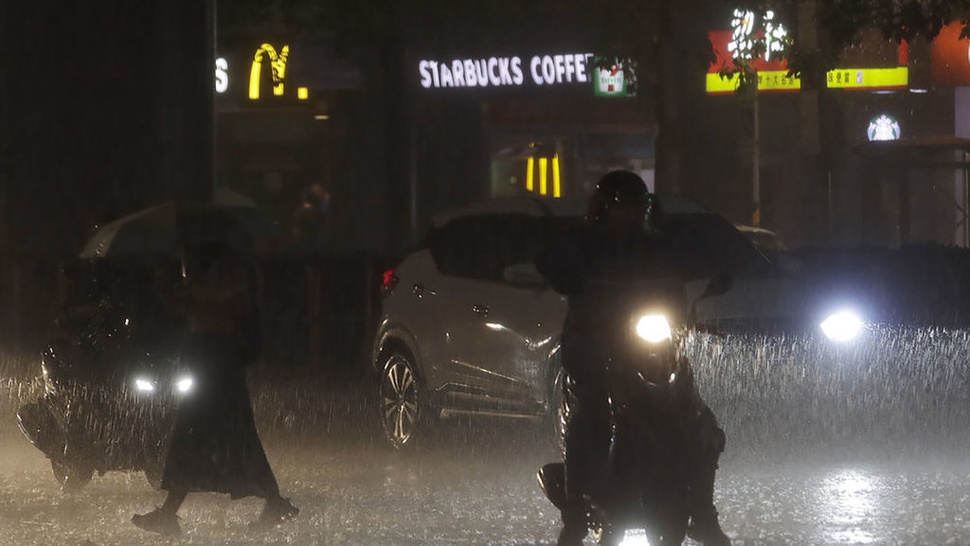 Situasi Taiwan Mencekam Usai Dihantam Badai Topan Haikui