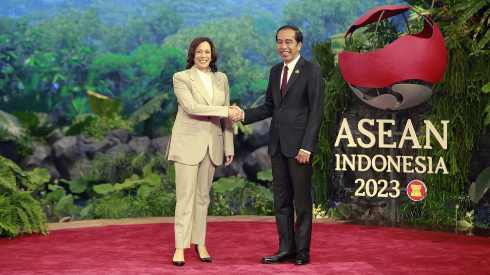 Jokowi Temui Kamala Harris Bahas Kerja Sama Ekonomi & Pertahanan