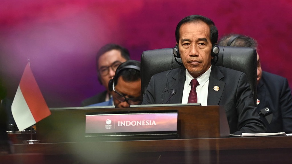 Cerita Jokowi Tak Mau Dinego soal Lantai Gedung UNU Yogyakarta