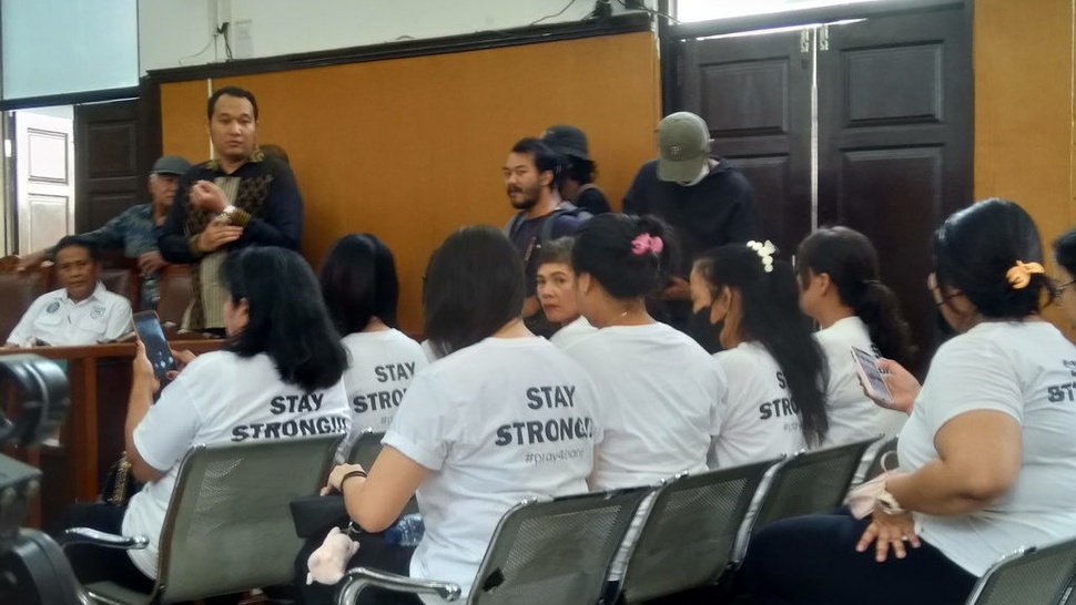 Keluarga Shane Hadir di PN Jakarta Selatan, Duduk Paling Depan