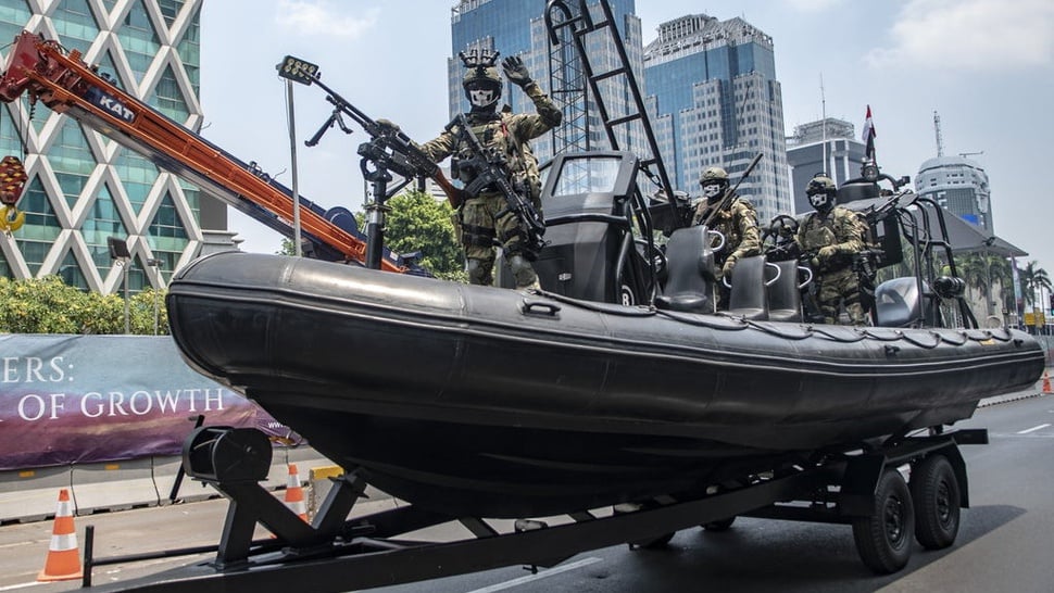 TNI Unjuk Gigi di HUT ke-78: Mulai Terjun Payung-Pamer Alutsista