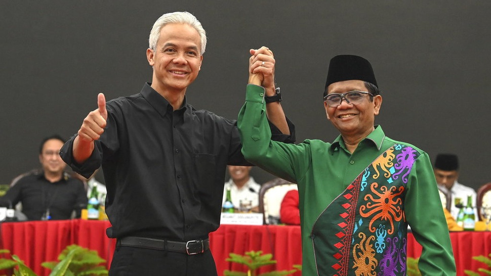 Jokowi Izinkan Mahfud MD Maju Cawapres dan Cuti saat Pendaftaran
