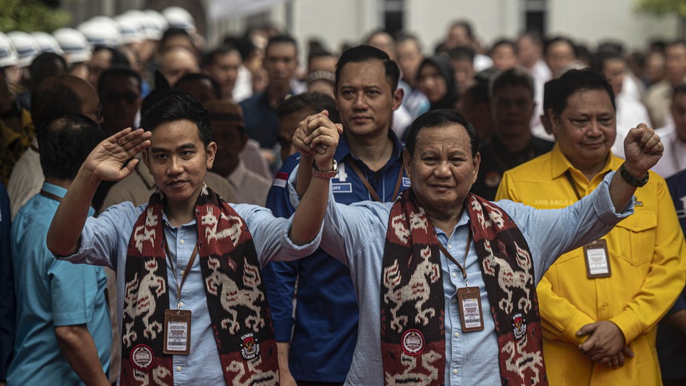 Hari ke-14 Kampanye: Prabowo Pilih Kerja, Gibran Blusukan di DKI
