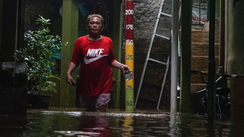 Info Banjir Jakarta Hari Ini: 45 RT & Ketinggian Capai 160 Cm
