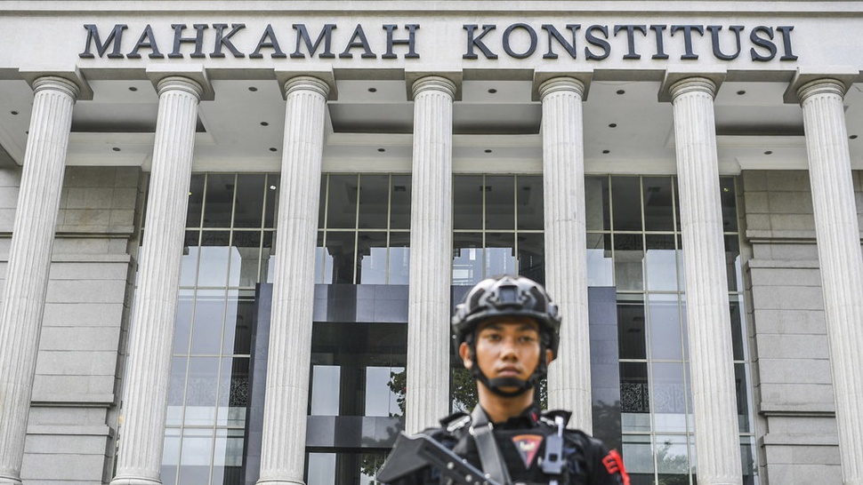 MK Tolak Uji Formil Syarat Usia Capres Ajuan Denny Indrayana