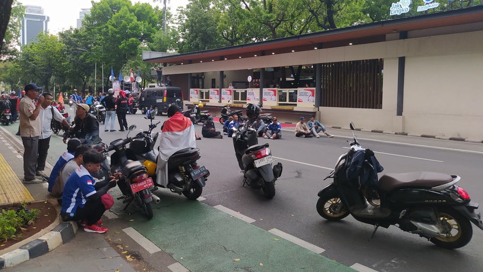 Demo Buruh di Balai Kota DKI Jakarta, Tuntut Upah Berkeadilan