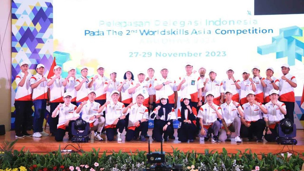 Wamenaker Lepas Delegasi Indonesia ke Worldskills Asia Abu Dhabi
