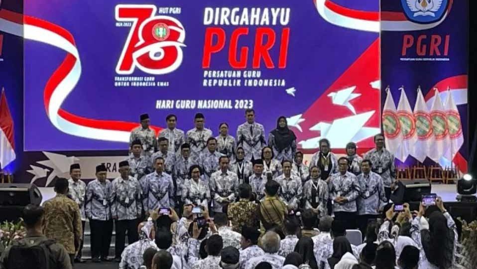 Soal Guru Honorer, Jokowi Targetkan 1 Juta ASN-P3K Diterima 2024