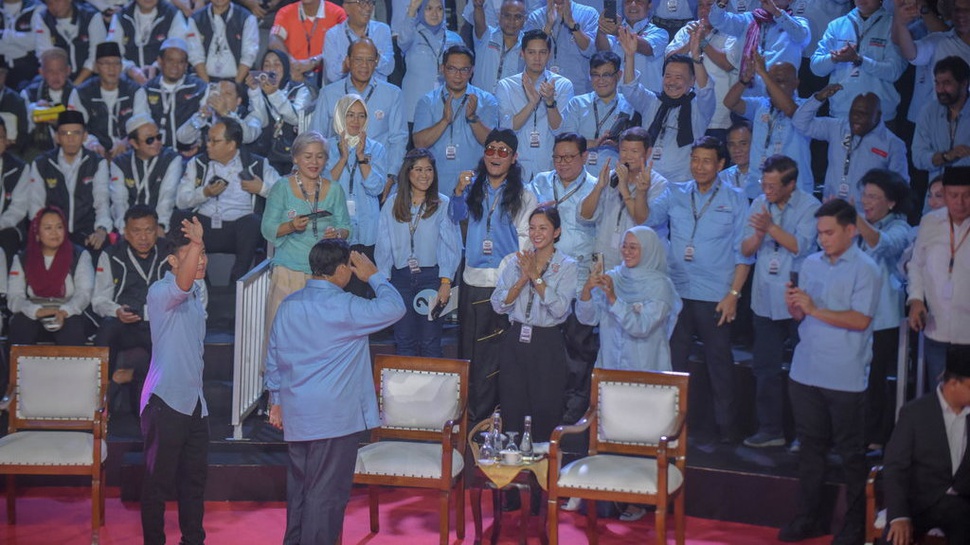 Kontroversi Mayor Teddy, Ajudan Prabowo, Hadir di Debat Capres