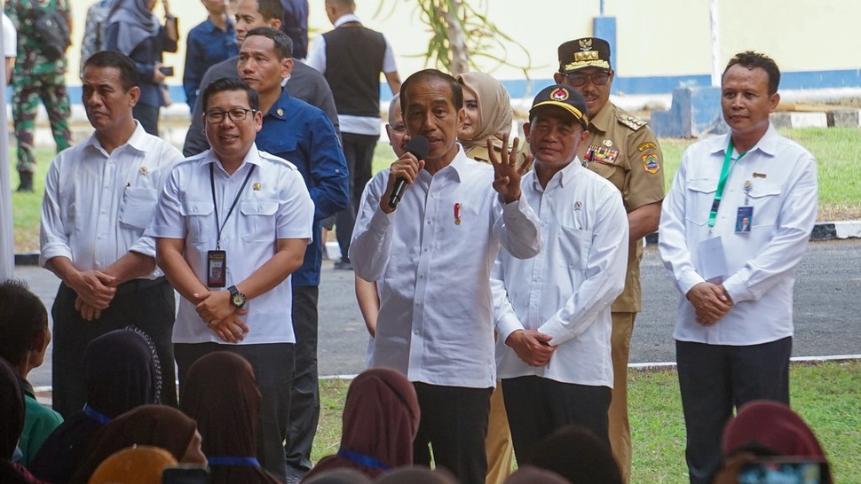 Pemungutan Suara Usai, Jokowi Kembali Membagikan Bantuan Beras