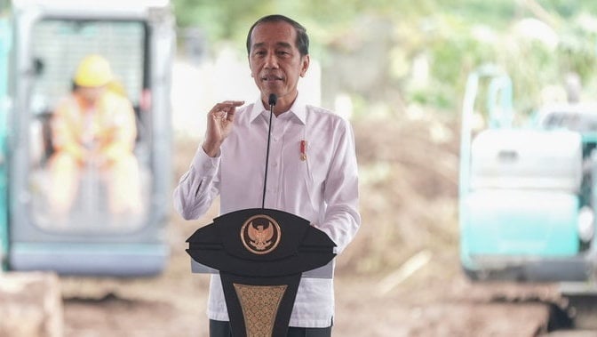 Jokowi Kuncurkan Rp14,6 T untuk Perbaikan Jalan Daerah di 2023