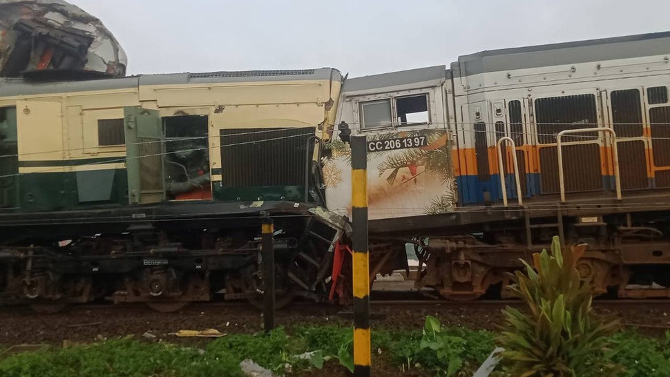 Masinis Terjepit di Tabrakan KA Turangga vs Kereta Bandung Raya