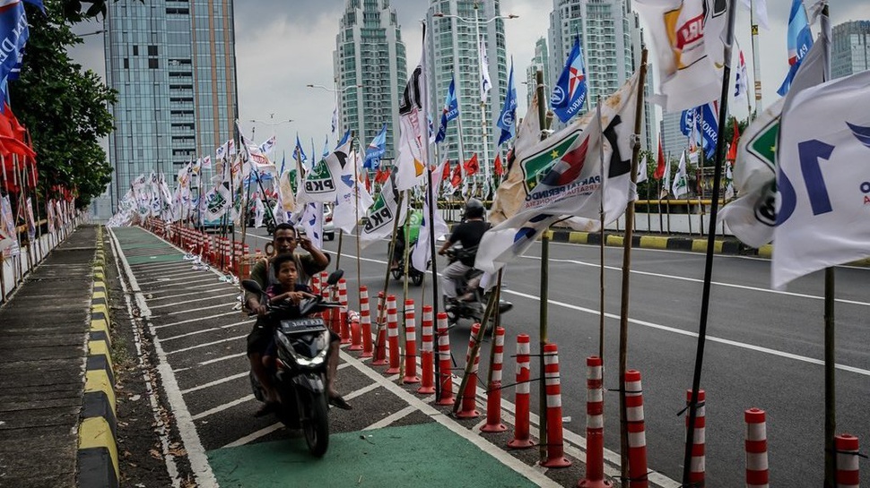 Sampah Visual Baliho Politik Jelang Pemilu 2024