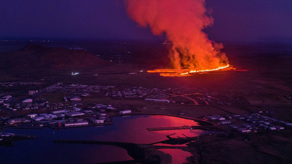 Muntahan Lava Gunung Berapi Hanguskan Rumah di Islandia
