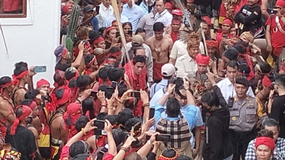 Bersafari Politik ke Pontianak, Prabowo Disambut Panglima Jilah