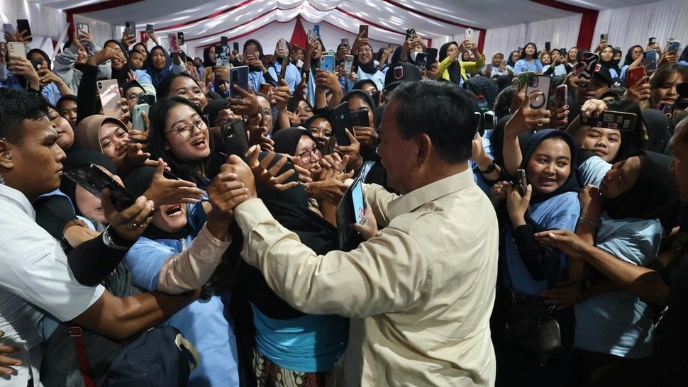 Prabowo Beri Alat Produksi untuk 6 Anggota Koperasi MDS Coop