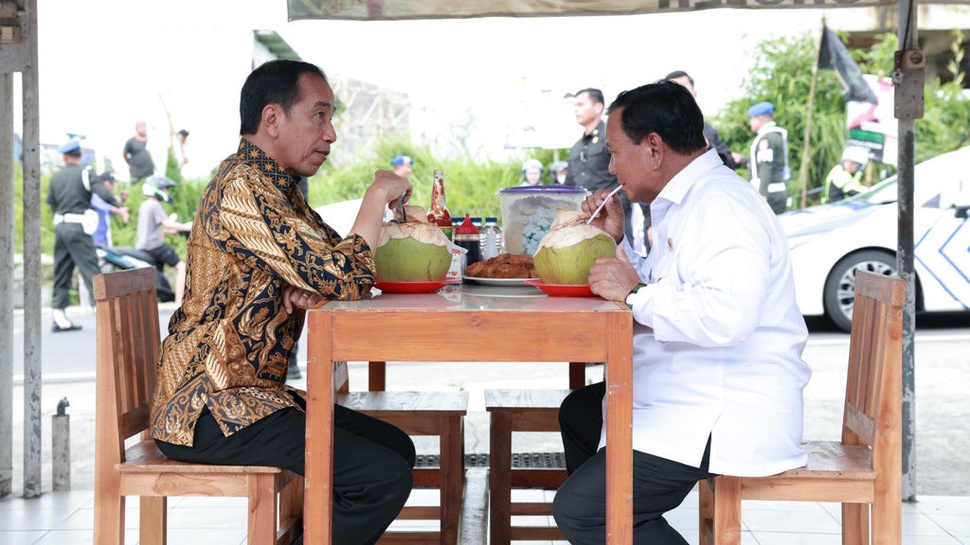 Obrolan Jokowi saat Makan Bakso Bareng Prabowo di Magelang