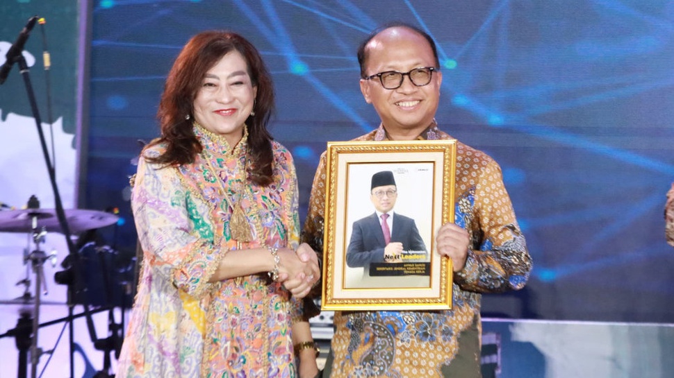 Sekjen Kemnaker Raih Penghargaan The Indonesian Next Leader