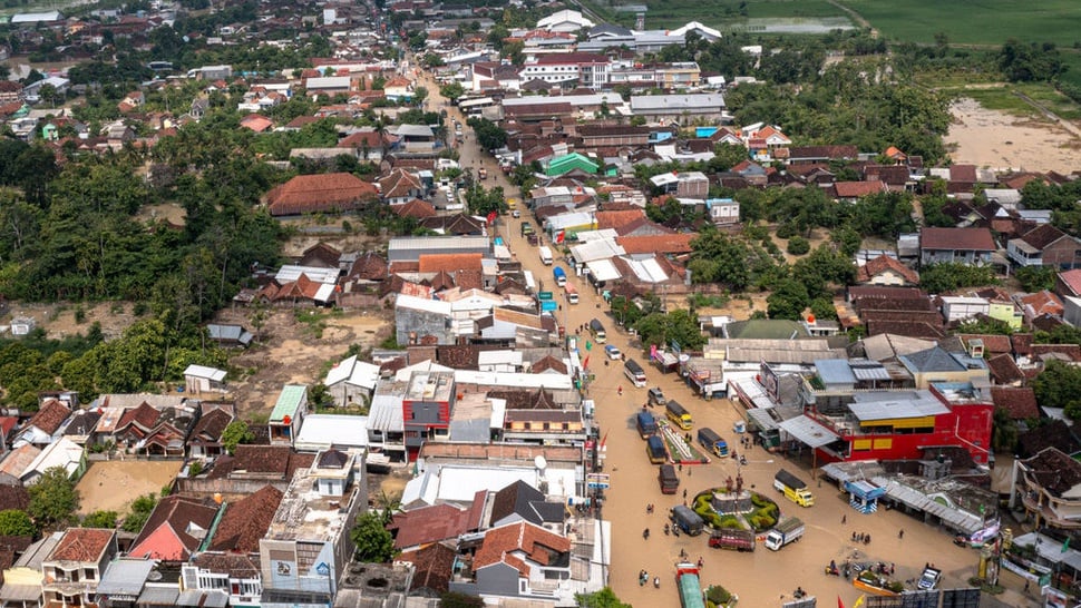 Banjir Lumpuhkan Jalur Utama Semarang-Purwodadi