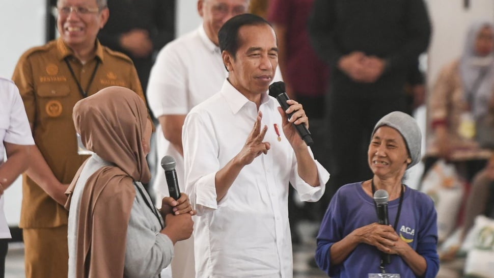 Survei Indikator: Kepercayaan Publik ke Jokowi Turun Imbas Beras