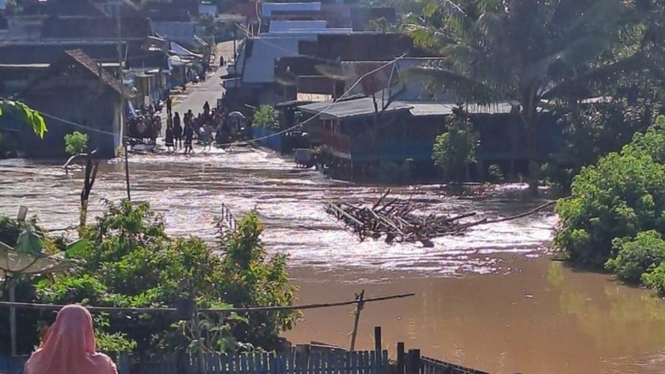 Banjir Bandang & Longsor Terjang 2 Desa di Sumbawa