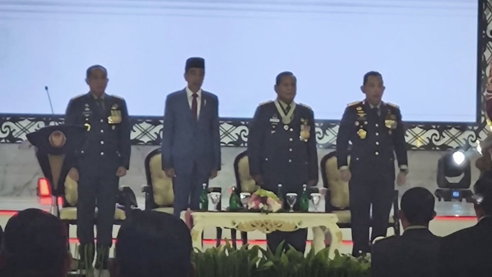 Pantaskah Prabowo Dapat Gelar Jenderal Kehormatan dari Jokowi?