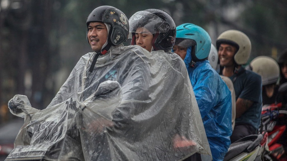 BMKG: Hujan Lebat Berpotensi Terjadi di 32 Provinsi Hari Ini